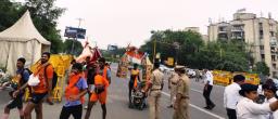 सावन में बढ़ी कांवड़ यात्रा की रफ्तार, नोएडा-दिल्ली बॉर्डर पर यातायात पर भारी दबाव
