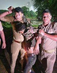 नोएडा में वरिष्ठ पत्रकार प्रमोद शर्मा पर चाकू से हमला, आरोपी मुठभेड़ में गिरफ्तार