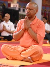 उत्तर प्रदेश में तबादला सत्र बना तकरार सत्र,
सीएम को करना पड़ा हस्तक्षेप गड़बड़ियों से कर्मचारी संगठन नाराज़