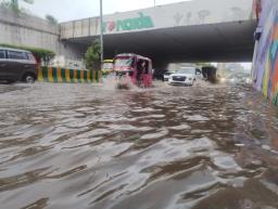 मानसून की मार से उभरा सिस्टम का सच: नोएडा-ग्रेटर नोएडा फिर जलमग्न