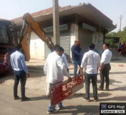 नोएडा प्राधिकरण का बुलडोजर मोड ऑन: अवैध इमारतों पर लाल निशान, भूमाफियाओं की अब खैर नहीं