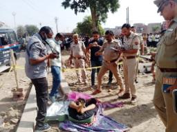लोनी : सूटकेस में मिला युवती का शव, गला घोंटकर हत्या की आशंका