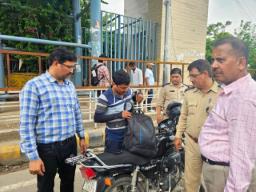 नोएडा में बाइक टैक्सी, स्कूल वैन, ओला-उबर, जोमैटो और बिना वैध परमिट वाले वाहनों पर बड़ी कार्रवाई
