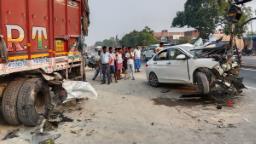 शाहजहांपुर हाईवे हादसा: नैनीताल जा रहे डॉक्टर परिवार की कार खड़े ट्रक से टकराई, महिला समेत तीन की मौत, तीन घायल