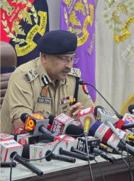 डीजीपी राजीव कृष्ण : पुलिस सेवा से लेकर पारिवारिक रसूख तक, हर पहलू में खास