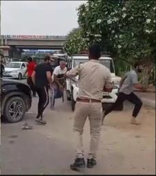 गलगोटिया विश्वविद्यालय के पास हुई भीषण झड़प, 10 लोग घायल