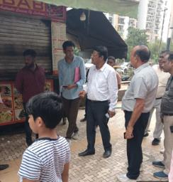 ग्रेटर नोएडा: अजनारा होम्स सोसायटी में अवैध गतिविधियों पर बड़ी कार्रवाई, 4 कियोस्क सील, 9 रेहड़ियां जब्त