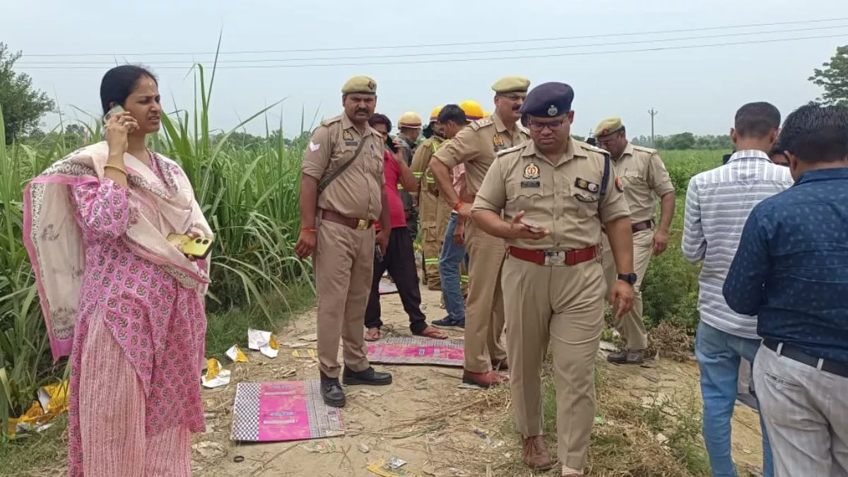 अमरोहा: खेतों के बीच चल रही पटाखा फैक्ट्री में भीषण धमाका, चार महिलाओं की मौत, कई घायल