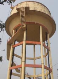 नोएडा के कई सेक्टरों में गंगाजल सप्लाई ठप, पानी के लिए मची होड़