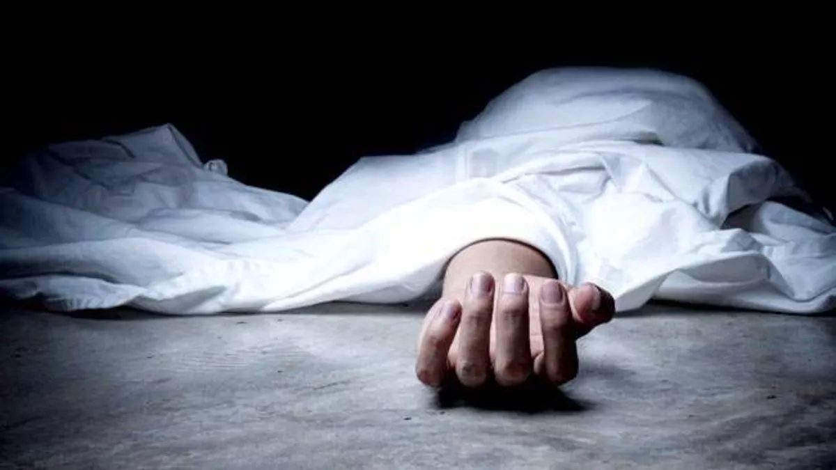 महोबा : विदाई में जा रही कार की बाइक से टक्कर, खाई में गिरने से पांच की मौत