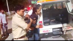 पुलिस और बदमाशों के बीच मुठभेड़, एक घायल; कार, बाइक और मोबाइल फोन बरामद