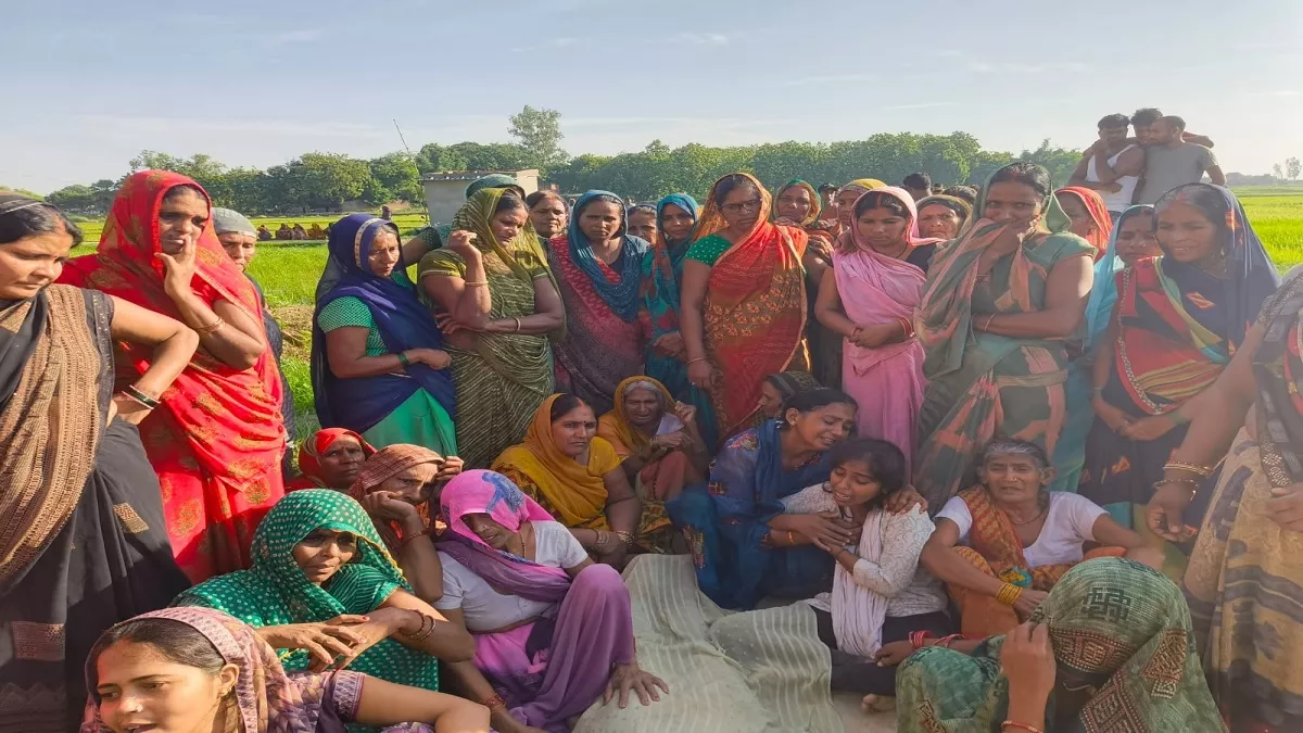 जौनपुर में कर्बला से लौटते समय बड़ा हादसा: हाईटेंशन तार की चपेट में आने से दो की मौत, तीन घायल
