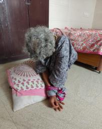 नोएडा: आनंद निकेतन वृद्धाश्रम में अमानवीयता की हदें पार, तहखानों में कैद मिले बुजुर्ग 