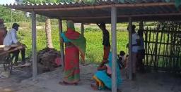 पूर्णिया  हत्याकांड : अधजले शवों को तालाब से निकालकर पुलिस ने किया दाह संस्कार 
