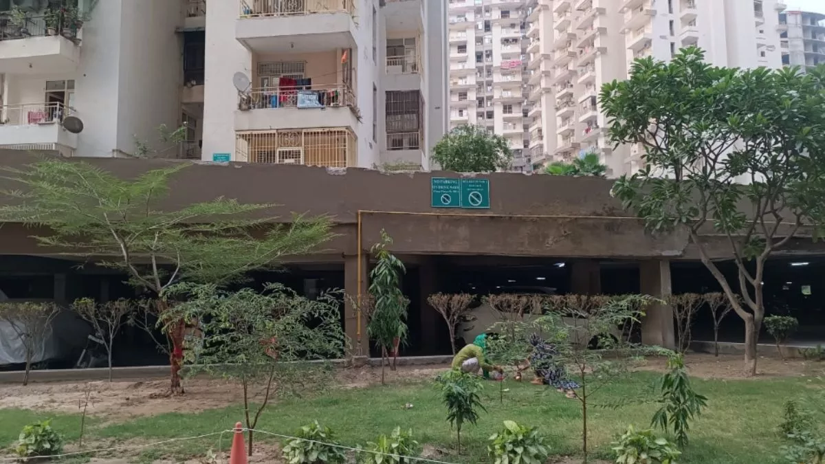 ग्रेटर नोएडा वेस्ट: सुपरटेक इकोविलेज-1 में पोडियम से गिरा 11 वर्षीय बच्चा, पहले भी हो चुकी है गंभीर घटना