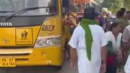 होशियारपुर में बच्चों को लेकर जा रही स्कूल बस और राजधानी बस के बीच हुई टक्कर 
