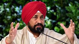 जालंधर से लोकसभा चुनाव जीतने के बाद उनके खिलाफ याचिका लंबे समय से विचाराधीन थी | 