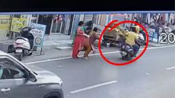 जालंधर में दिनदहाड़े महिला का पर्स छीनकर फरार हुए लुटेरे, CCTV फुटेज आई सामने 