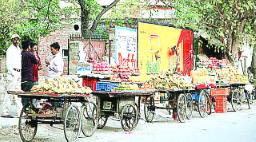 रेहड़ी-फड़ी वालों पर सख्त हुआ नगर निगम, सफाई नियमों की अनदेखी पर चालान और FIR की चेतावनी 