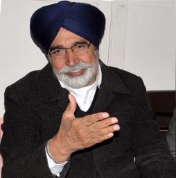 पूर्व कैबिनेट मंत्री और राजनीतिक नेता सिकंदर सिंह मलूका की अचानक बिगड़ी तबीयत, मीडिया के सामने हुए बेहोश