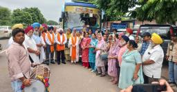 मोहाली से श्री अमृतसर साहिब के लिए 3 बसें रवाना, विधायक कुलवंत सिंह ने दिखाई हरी झंडी