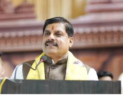 उज्जैन में तीन मंजिला मकान भरभराकर गिरा, बड़ी अनहोनी टली