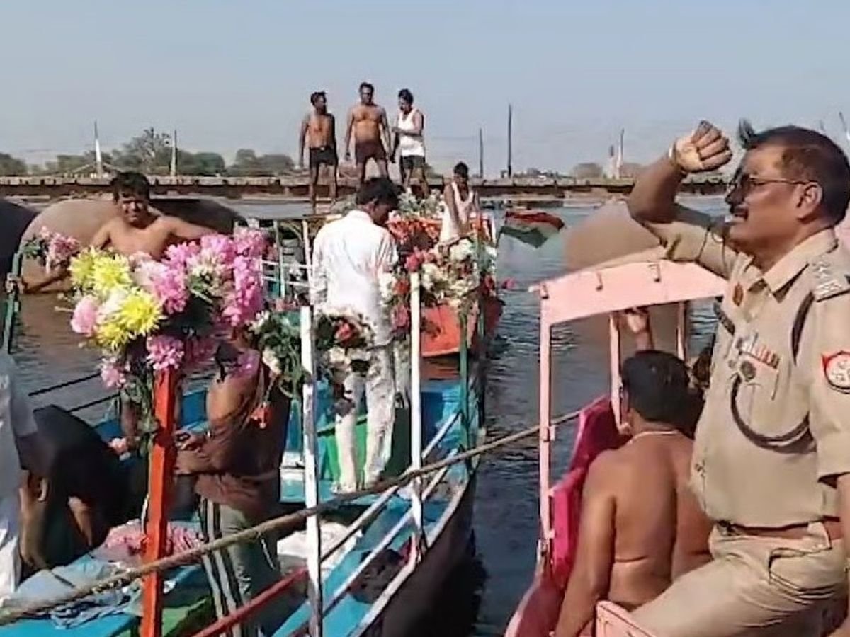यमुना नदी में पलटा स्टीमर, कई लोगों की डूबने से मौत, CM ने जताया दुख