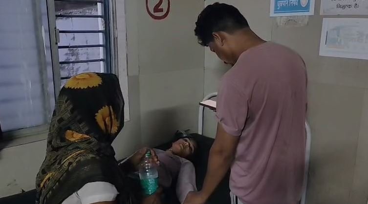 अजयगढ़ में अज्ञात कारणों से 25 वर्षीय महिला ने किया कीटनाशक सेवन, परिजन लेकर पहुंचे अस्पताल