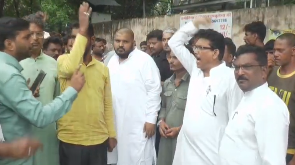Youth Murder in Bhopal Religious Procession: भोपाल में धार्मिक यात्रा के दौरान युवक की हत्या, परिजनों में आक्रोश