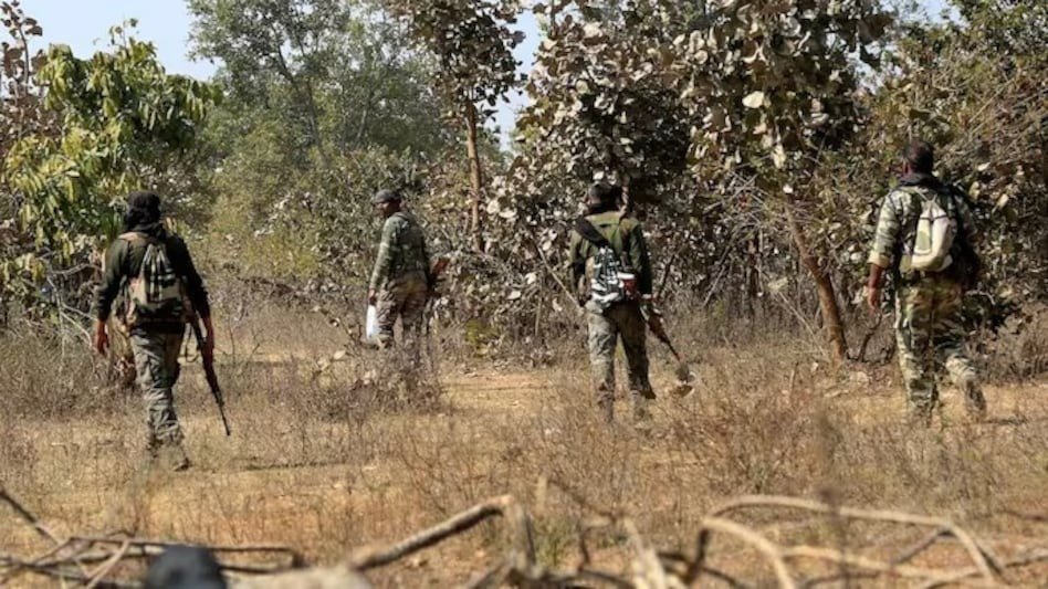 छत्तीसगढ़ के बस्तर में सुरक्षा बलों के साथ मुठभेड़ में 26 नक्सलियों की मौत