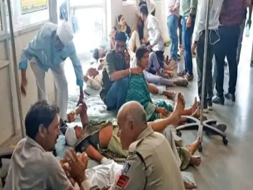 Maheshwar Accident News: ढलान पर खड़े वाहन ने बरातियों को कुचला, 1 की मौत, कई घायल!