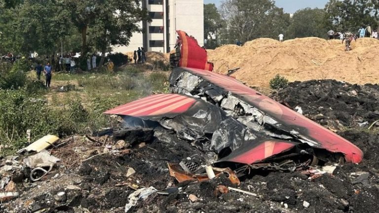 अहमदाबाद प्लेन क्रैशः 40 शवों की पहचान पर संदेह