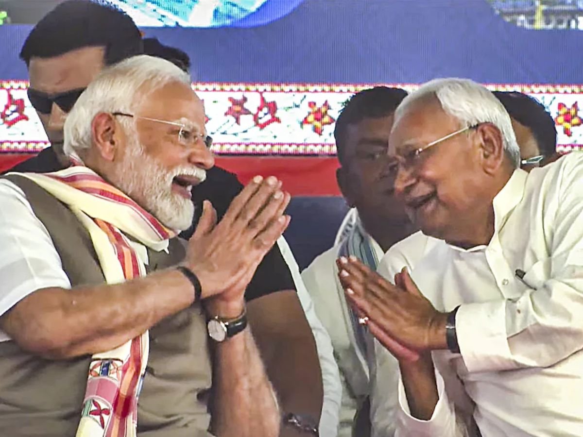 रोहतास में पीएम मोदी की मेगा रैली: नीतीश कुमार के साथ दिखी शानदार केमिस्ट्री, बिहार के विकास पर जोर