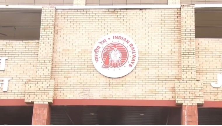 BHOPAL RAILWAY NEWS: पहलगाम अटैक के बाद ट्रेनों मे बढ़ाई सुरक्षा, 26 लोगों की गोली मारकर की हत्या