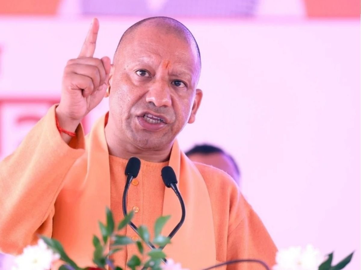 योगी बोले - बटोंगे तो भारत का हाल बांग्लादेश जैसा होगा, बांग्लादेश पर विपक्ष का मुंह बंद