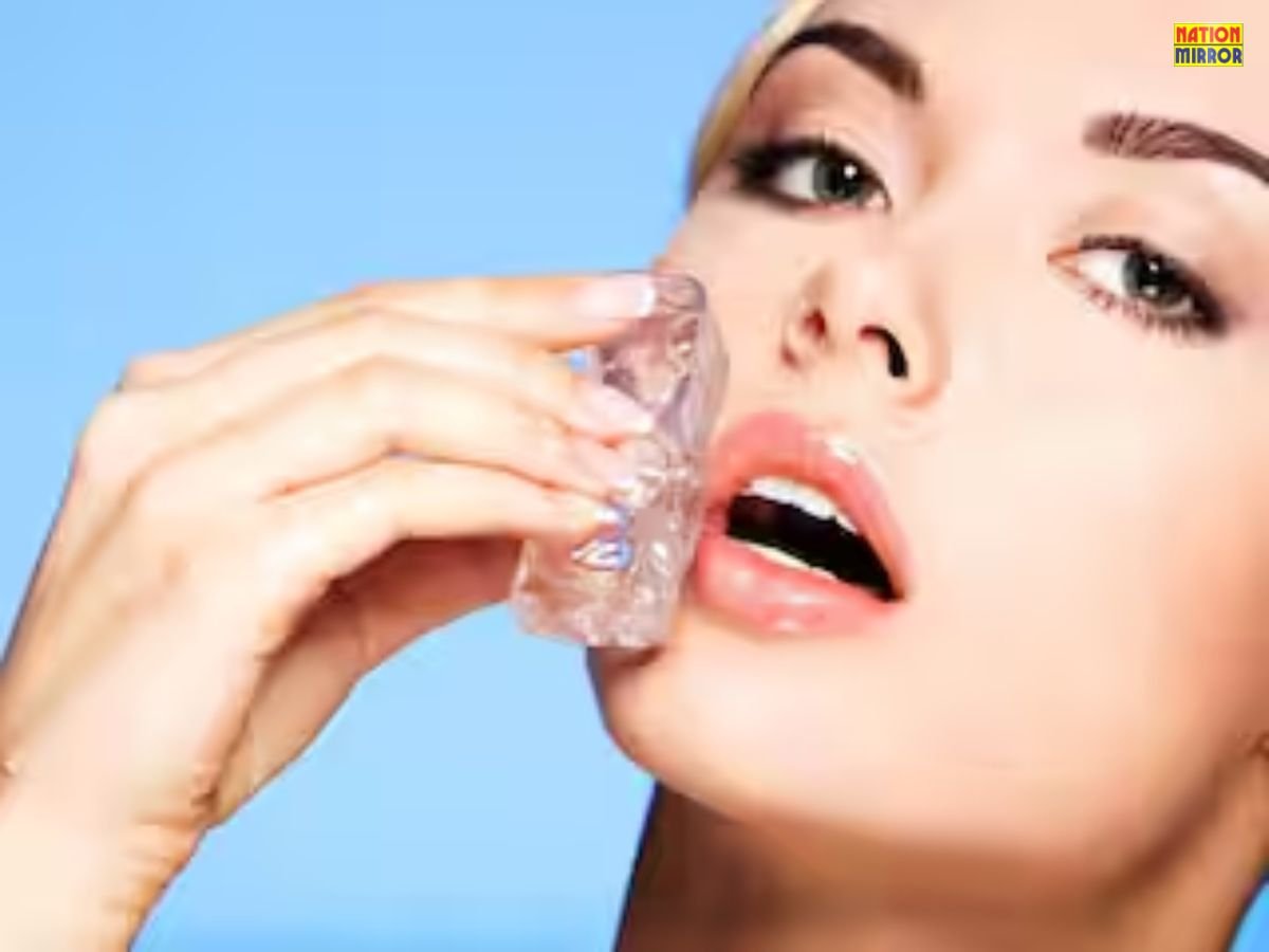 Benefits of Applying Ice on Face: चेहरे पर बर्फ लगाने के फायदे और नुकसान, जानिए बर्फ थेरेपी से जुड़ी जानकारी...