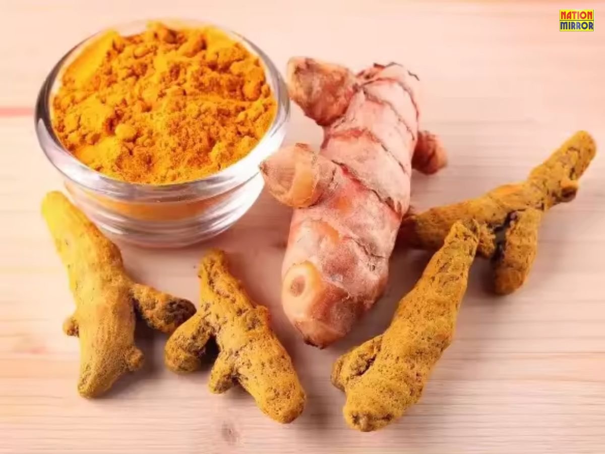 Benefits of Turmeric: रसोई में छिपा ऐसा मसाला जो निखार से लेकर स्वास्थ्य तक है फायदेमंद!