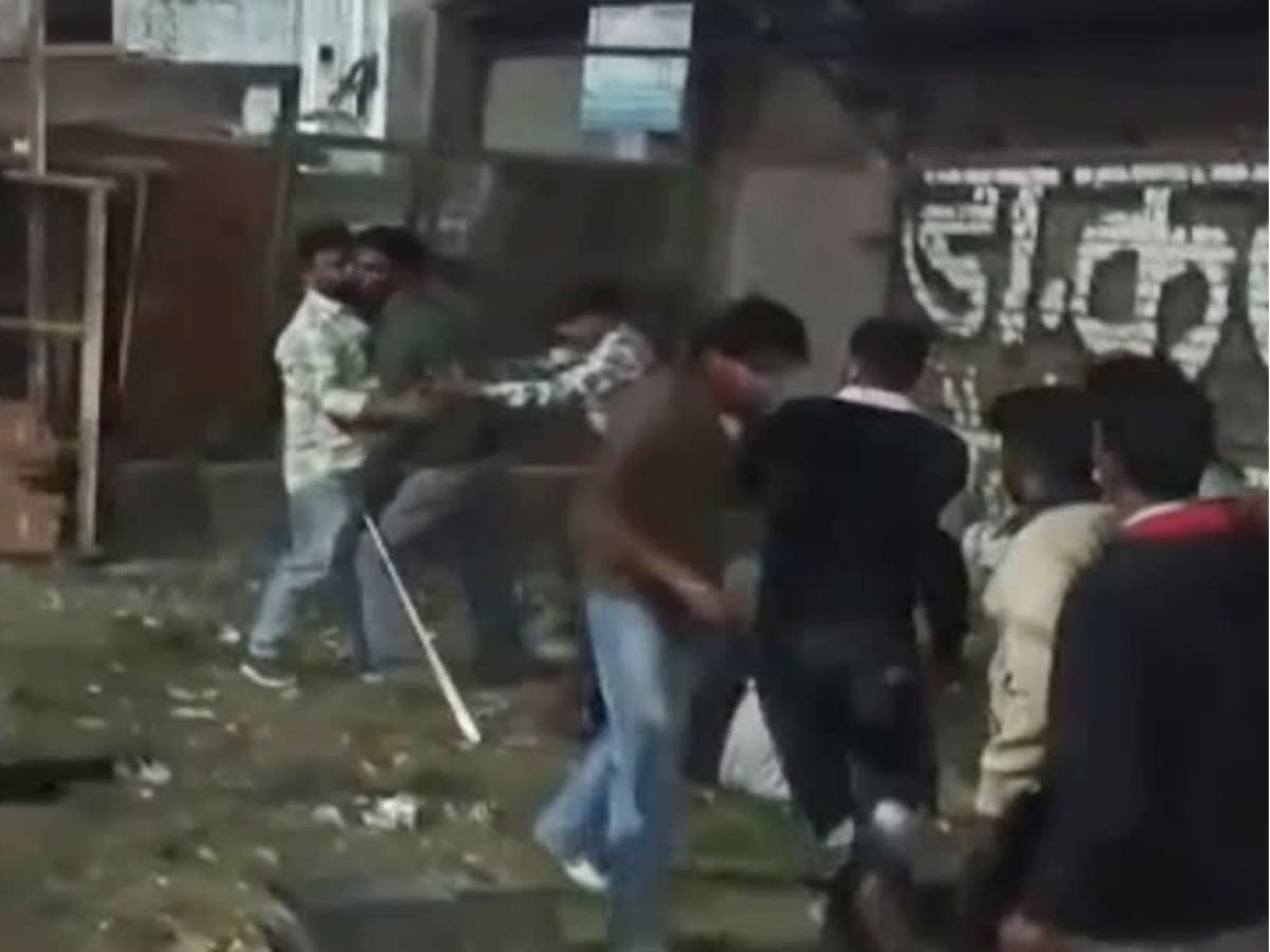 रुद्रपुर में हिंसक झड़प, 2 पक्षों में चले लाठी-डंडे