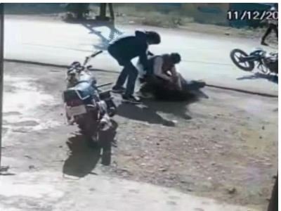 Daylight shooting in Sihora: पहले पकड़ा फिर चलाई 3 बार सिर पर गोली,युवक की मौत
