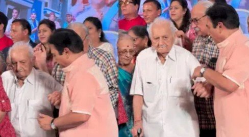 Dilip Joshi Viral Video: पिता के साथ दिलीप जोशी का वीडियो हुआ वायरल, फैंस बोले- “Best son in realreel life"