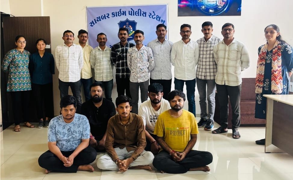 Dwarka police: द्वारका साइबर पुलिस ने ‘आसान लोन’ के नाम पर ₹63,176 की ठगी करने वाले गिरोह का पर्दाफाश किया।