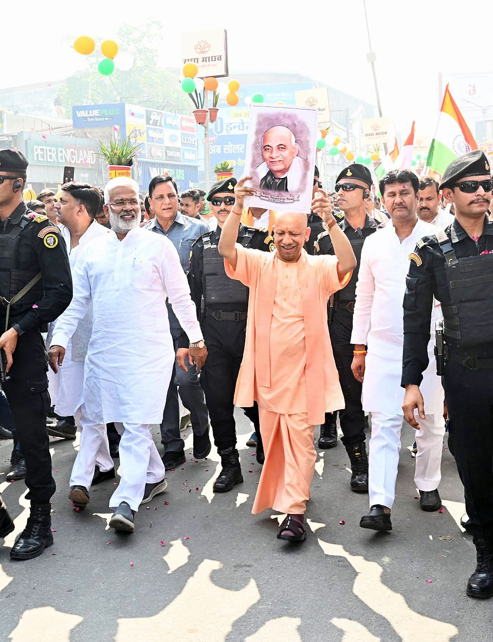 योगी बोले - देश में कोई नया जिन्ना पैदा न हो, गोरखपुर में सीएम योगी की एकता यात्रा, वंदे मातरम् को स्कूलों में अनिवार्य करने का ऐलान