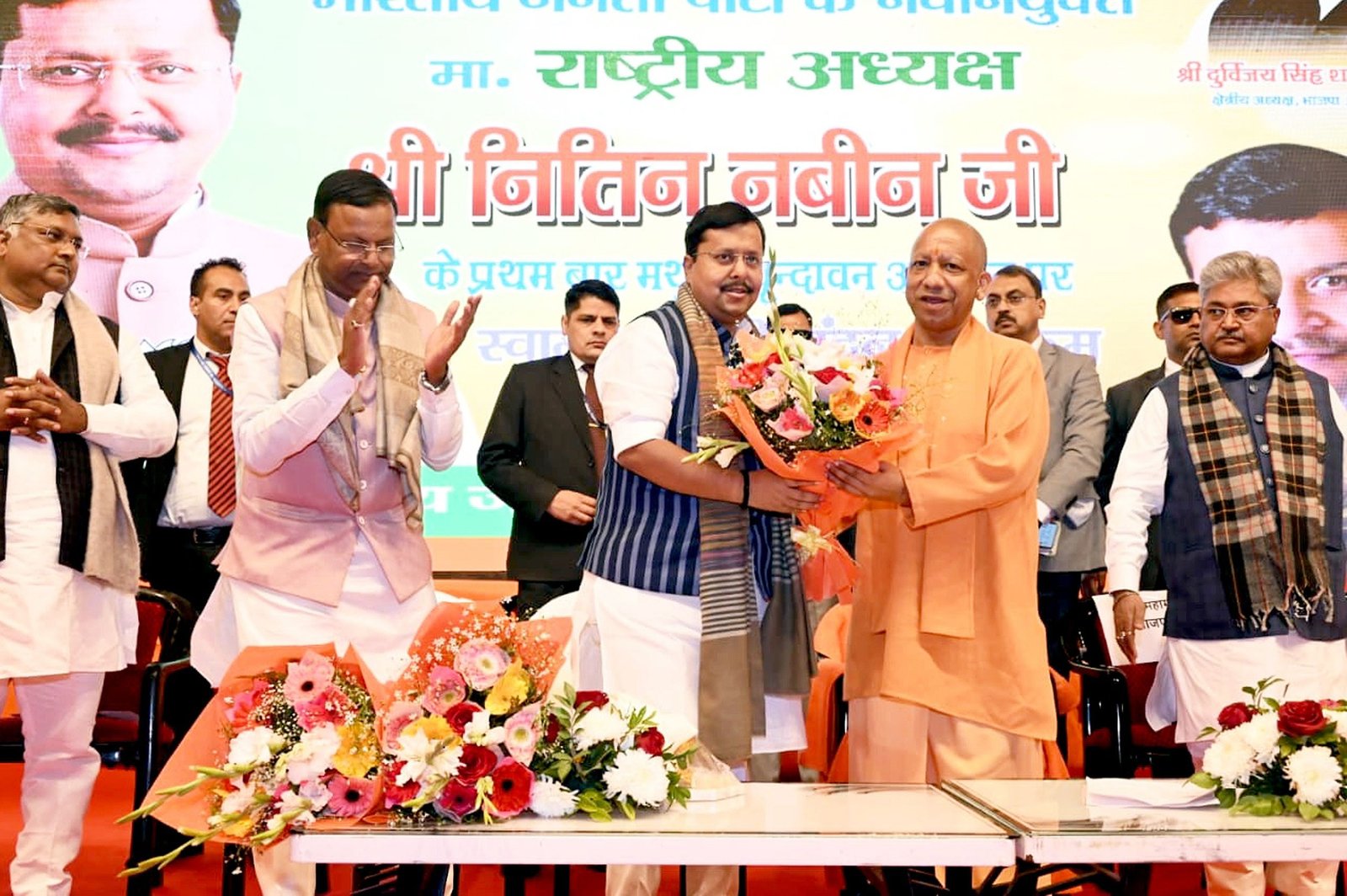 वृंदावन के अक्षयपात्र में कार्यक्रम में शामिल हुए CM योगी और BJP अध्यक्ष, बांकेबिहारी के किए दर्शन