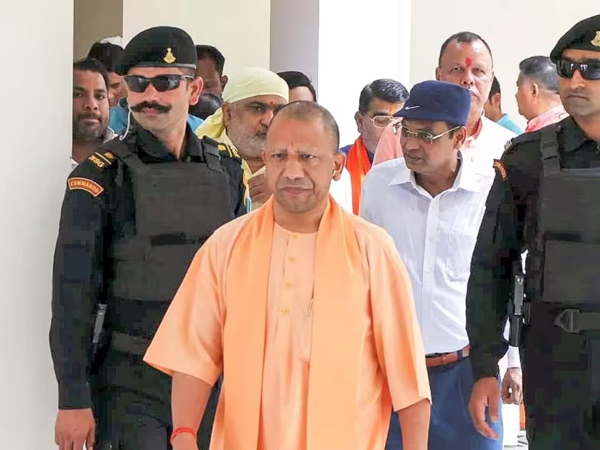 2 दिन के वाराणसी दौरे पर CM योगी, नए प्रोजेक्ट की समीक्षा