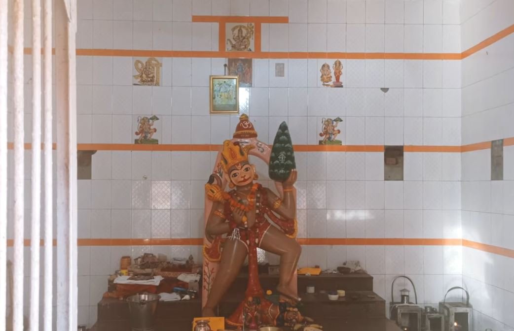 Unique Temple OF Hanumanji: मध्यप्रदेश के धुंआ वाले हनुमान जी, 3 बार बदलते हैं स्वरुप!