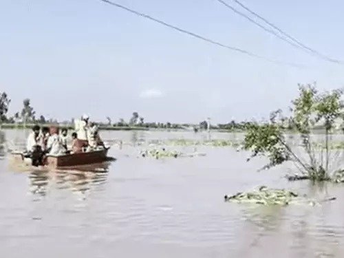 हिमाचल प्रदेशः बिलासपुर में फटा बादल, मंडी में जमीन खिसकी
