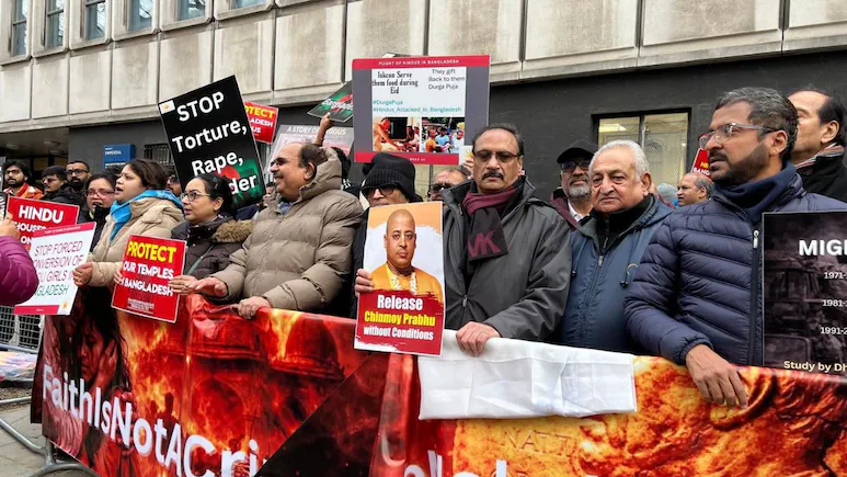 लंदन में हिंदुओं का शांत प्रदर्शनः बीच में खालिस्तानी हंगामा: भारत विरोधी नारे लगाए