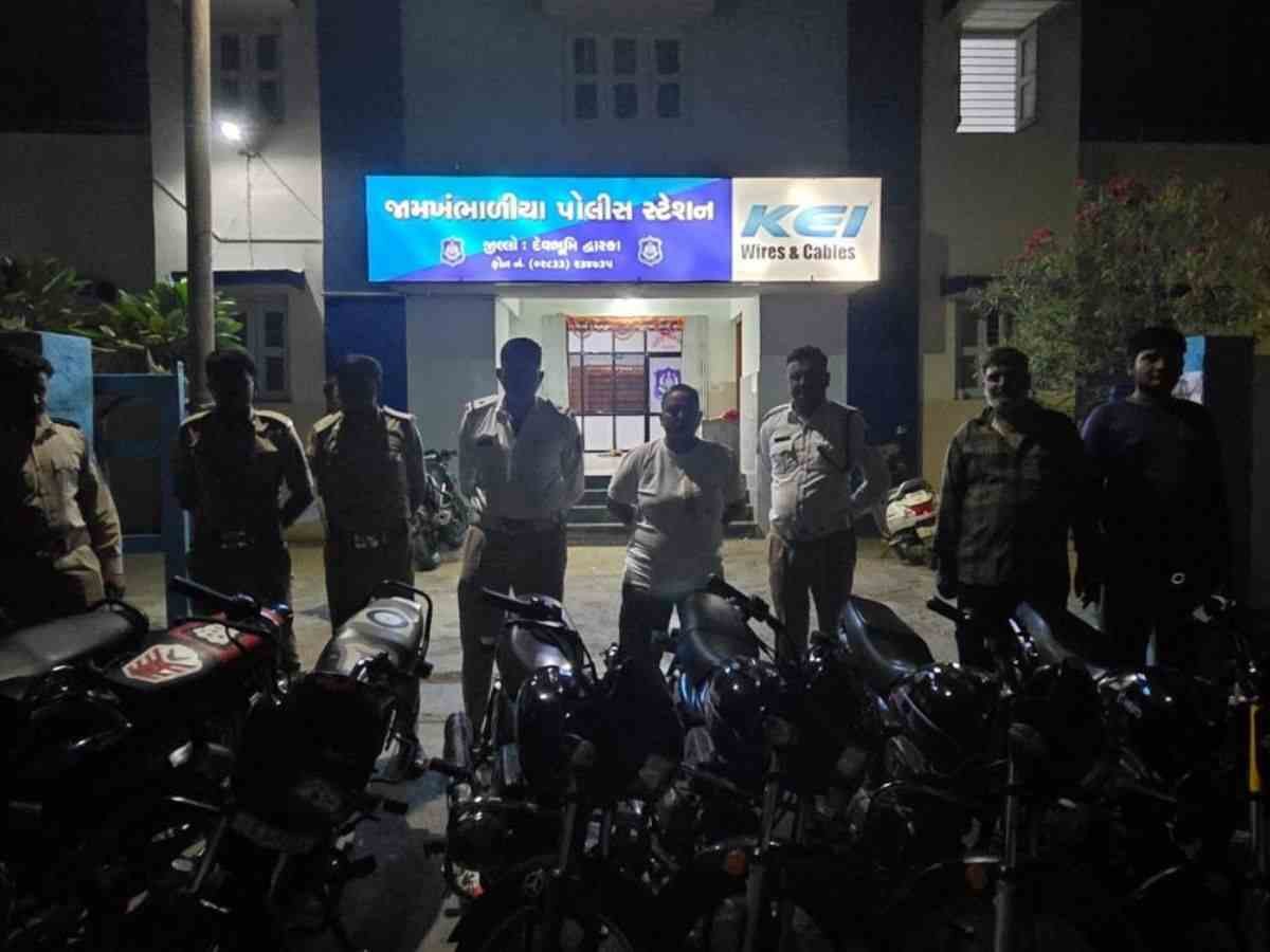 13 स्टंटमैन द्वारका जिले में गिरफ्तार: खंभालिया-जामनगर हाईवे पर ट्रैफिक पुलिस की कार्रवाई