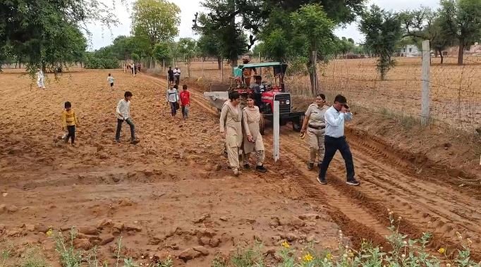 Land Dispute Resolution: खन्नीपुर में दो साल पुराने रास्ते के विवाद का हुआ समाधान, तहसील प्रशासन ने दिलाया न्याय