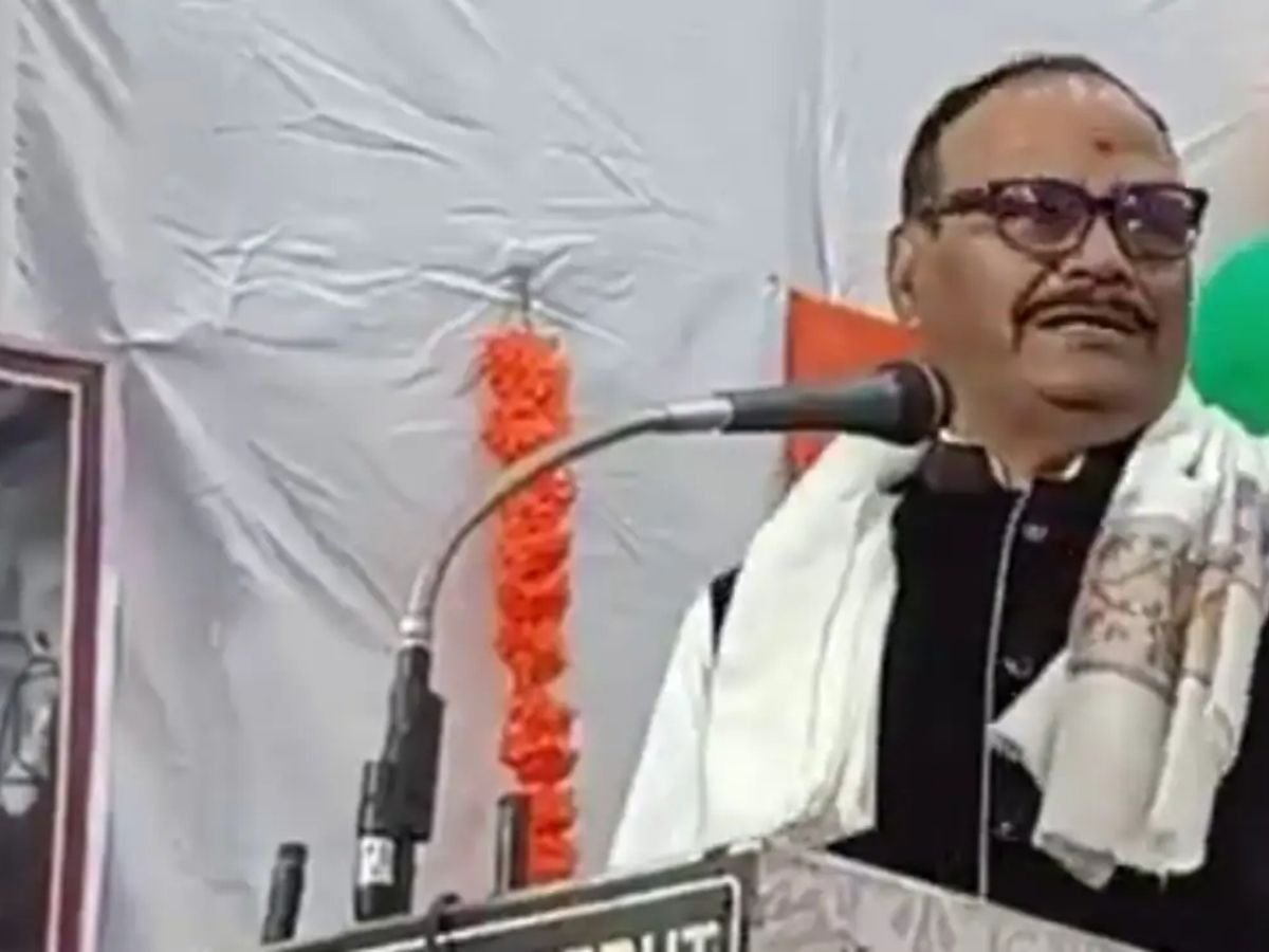 भरे मंच से क्यों रोए डिप्टी CM पाठक? अखिलेश पर हमला, बोले - प्रधानी का चुनाव जीतना भी मुश्किल हो जाएगा